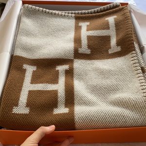 New hermes avalon blanket gold